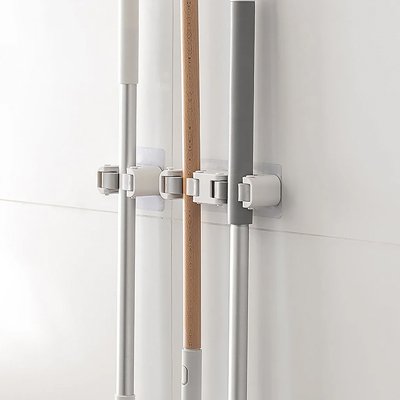 Accroche pour balai avec clip modulable