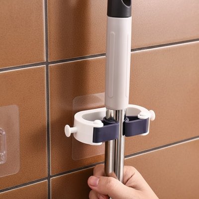 Accroche pour balai avec fixation facile