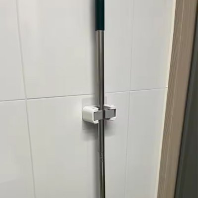 Accroche pour balai résistant humidité