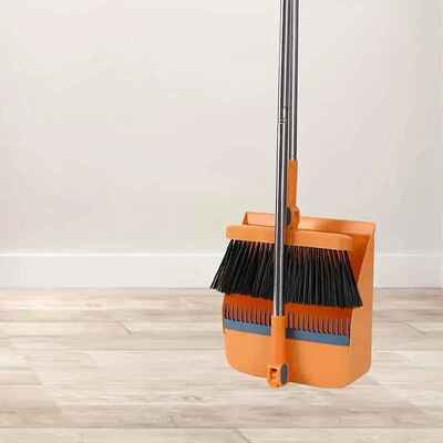 balai et pelle orange modèle