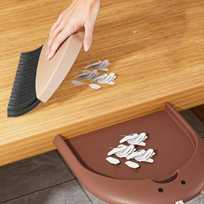Balayette et pelle nettoyant table