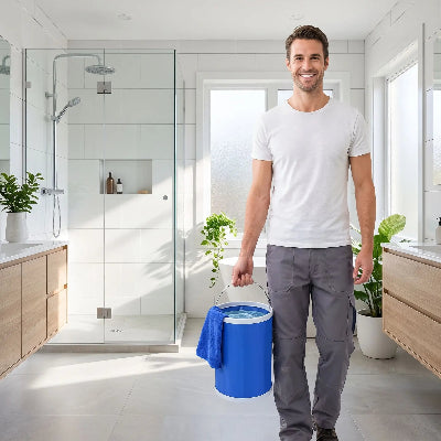 Seau d'eau pour nettoyer salle bain
