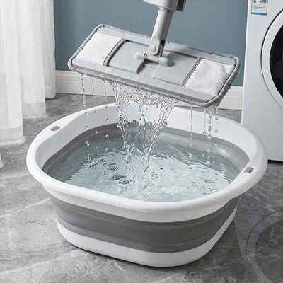Seau d'eau pour nettoyer sol