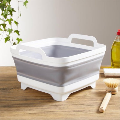 Seau d'eau sur comptoir cuisine